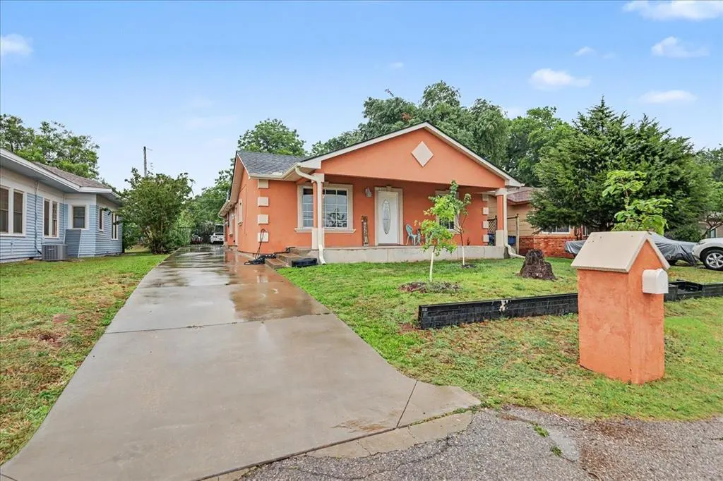 Photo 2 — 4043 NW 8th Street, Oklahoma City, OK 73107