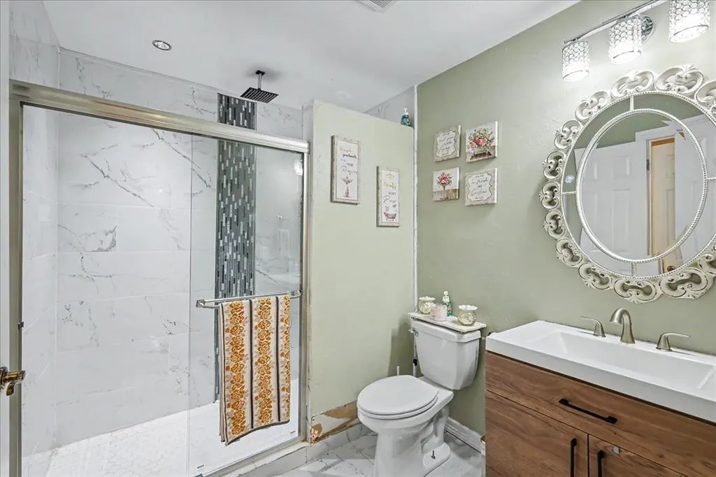 Photo 17 — 4043 NW 8th Street, Oklahoma City, OK 73107