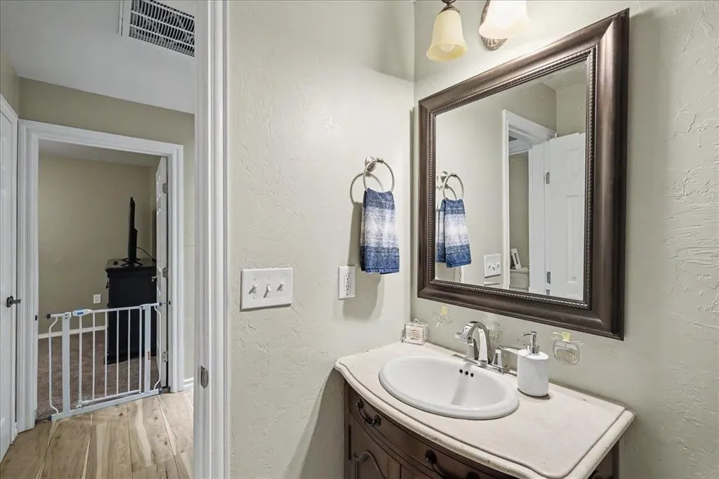 Photo 28 — 4043 NW 8th Street, Oklahoma City, OK 73107