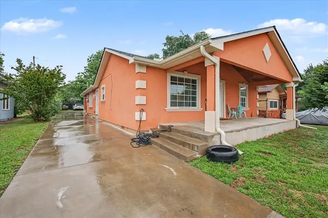 Photo 3 — 4043 NW 8th Street, Oklahoma City, OK 73107