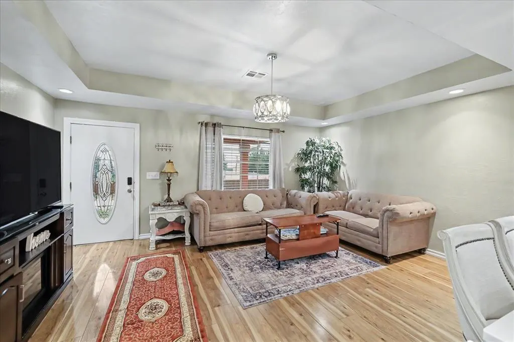 Photo 6 — 4043 NW 8th Street, Oklahoma City, OK 73107