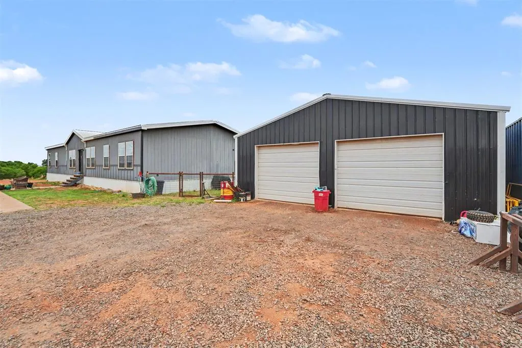 Photo 2 — 9908 N 1990 Road, Hammon, OK 73650