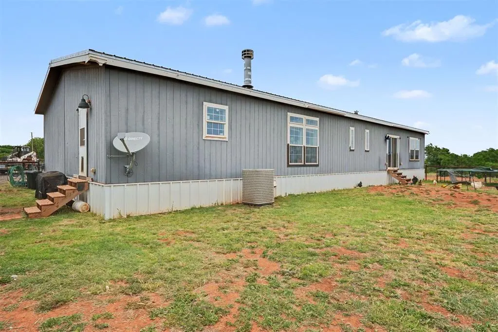 Photo 21 — 9908 N 1990 Road, Hammon, OK 73650
