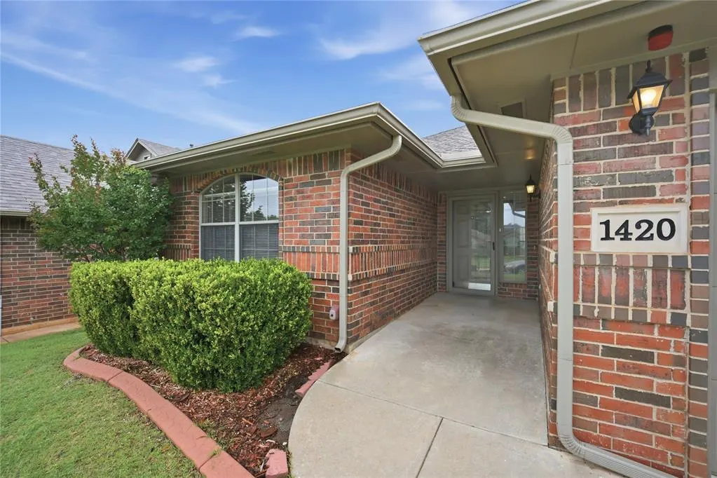 Photo 2 — 1420 Parke Avenue, Midwest City, OK 73130