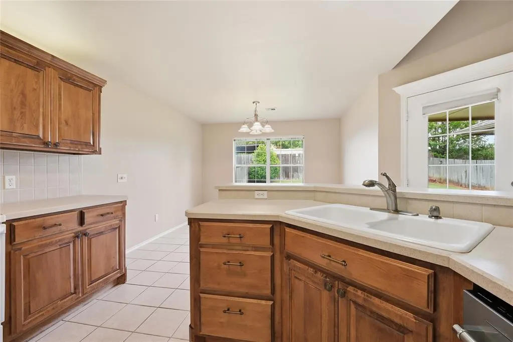 Photo 11 — 1420 Parke Avenue, Midwest City, OK 73130