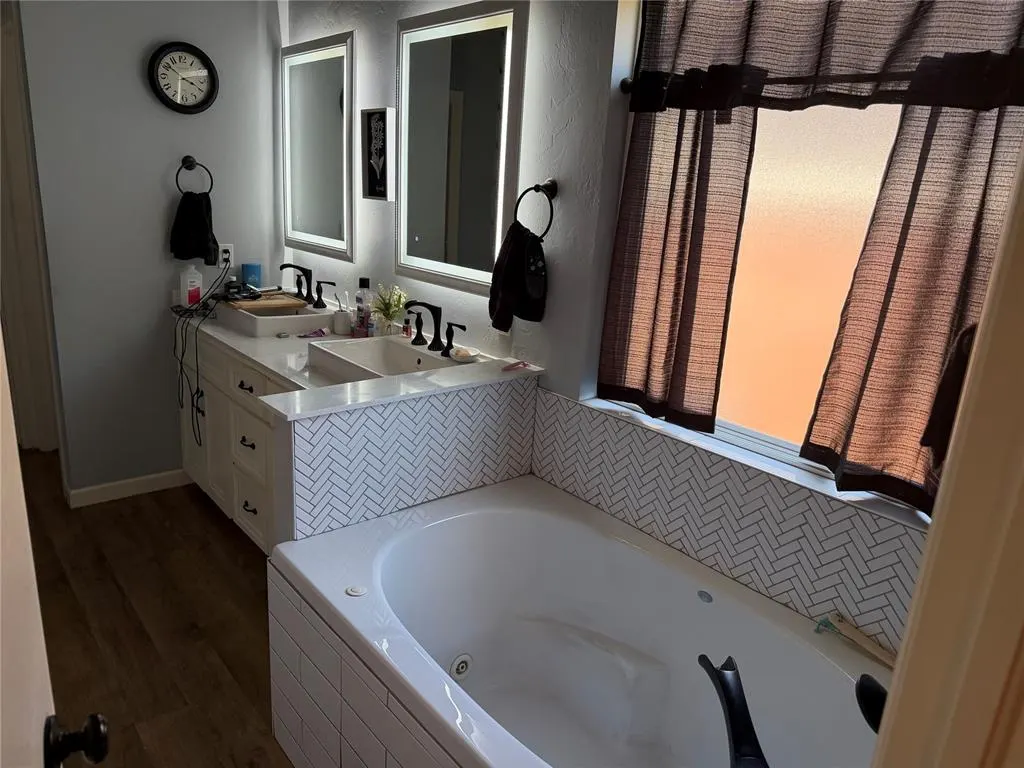 Photo 8 — 3701 Sunvalley Drive, Midwest City, OK 73110