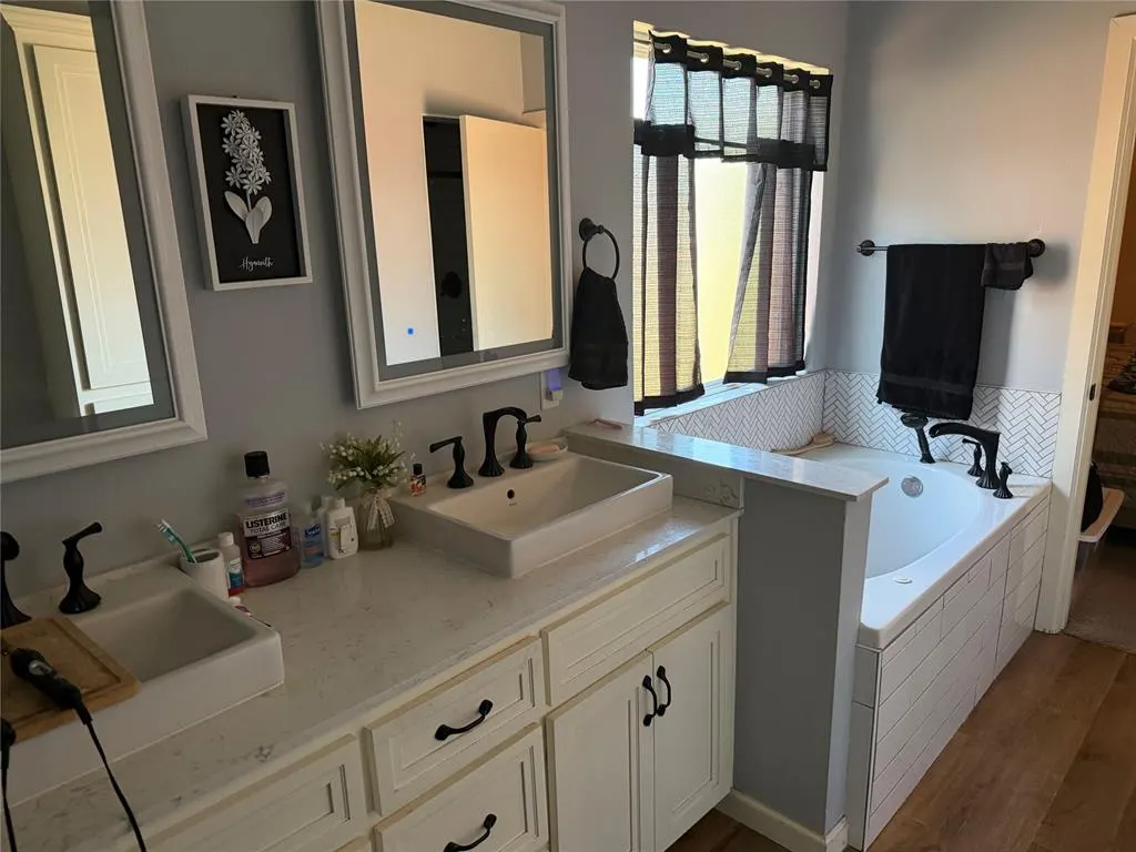 Photo 9 — 3701 Sunvalley Drive, Midwest City, OK 73110