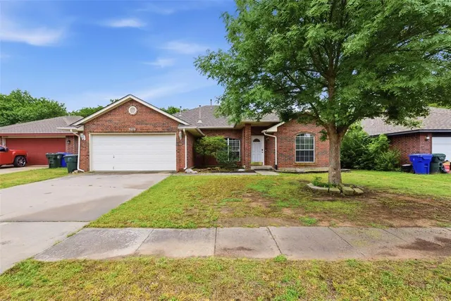 Photo 2 — 1708 Parkridge Drive, Norman, OK 73071