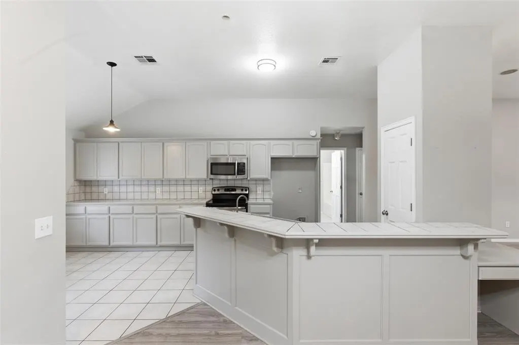 Photo 8 — 1708 Parkridge Drive, Norman, OK 73071