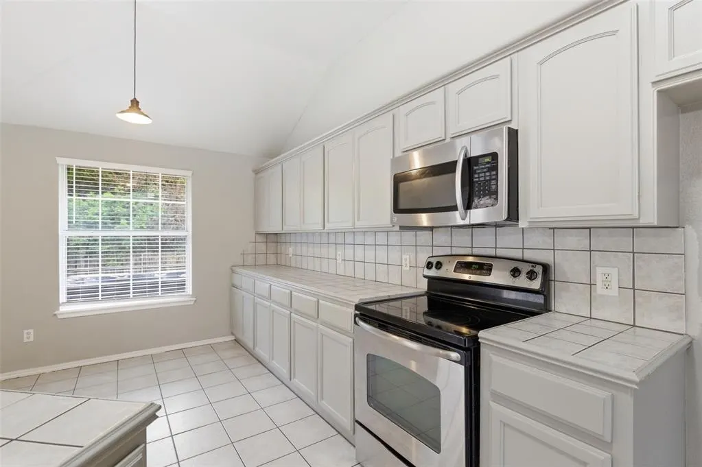 Photo 11 — 1708 Parkridge Drive, Norman, OK 73071