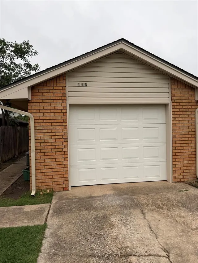 Front exterior — 213 Skylark Court, Norman, OK 73069