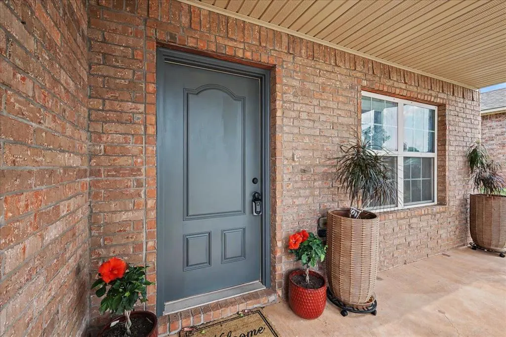 Photo 6 — 9616 Eli Drive, Moore, OK 73160