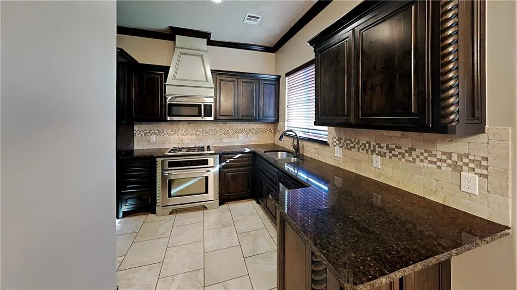 Photo 7 — 5709 Falkland Terrace, Edmond, OK 73034