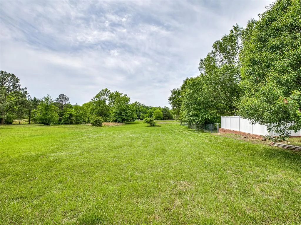 Photo 6 — 1749 Rockford Drive, Eufaula, OK 74432