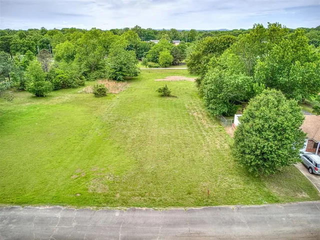 Photo 7 — 1749 Rockford Drive, Eufaula, OK 74432