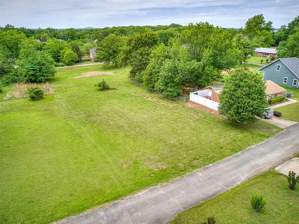 Photo 8 — 1749 Rockford Drive, Eufaula, OK 74432
