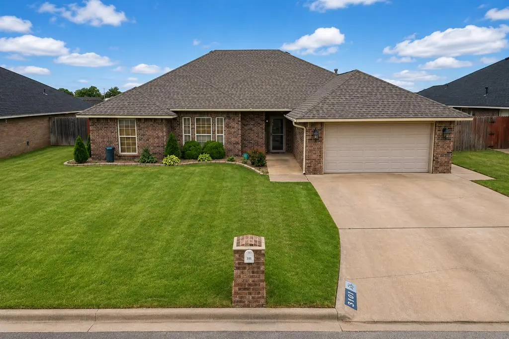 Photo 2 — 3101 White Tail Drive, Altus, OK 73521