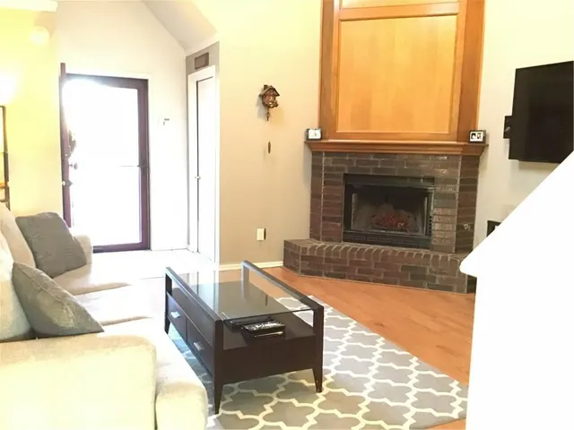 Photo 3 — 2123 Lakecrest Drive, Moore, OK 73170