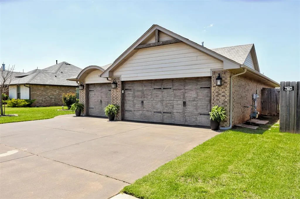 Photo 5 — 16709 Monroe Drive, Edmond, OK 73012