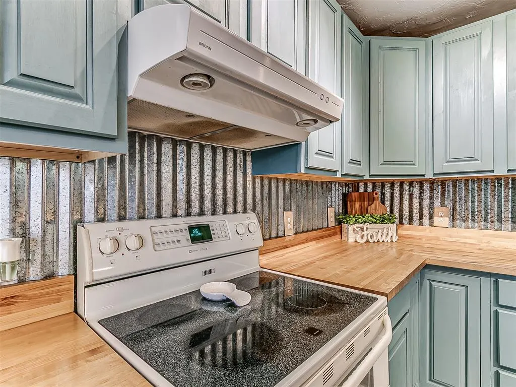 Photo 8 — 418 W Grimes Avenue, Cashion, OK 73016