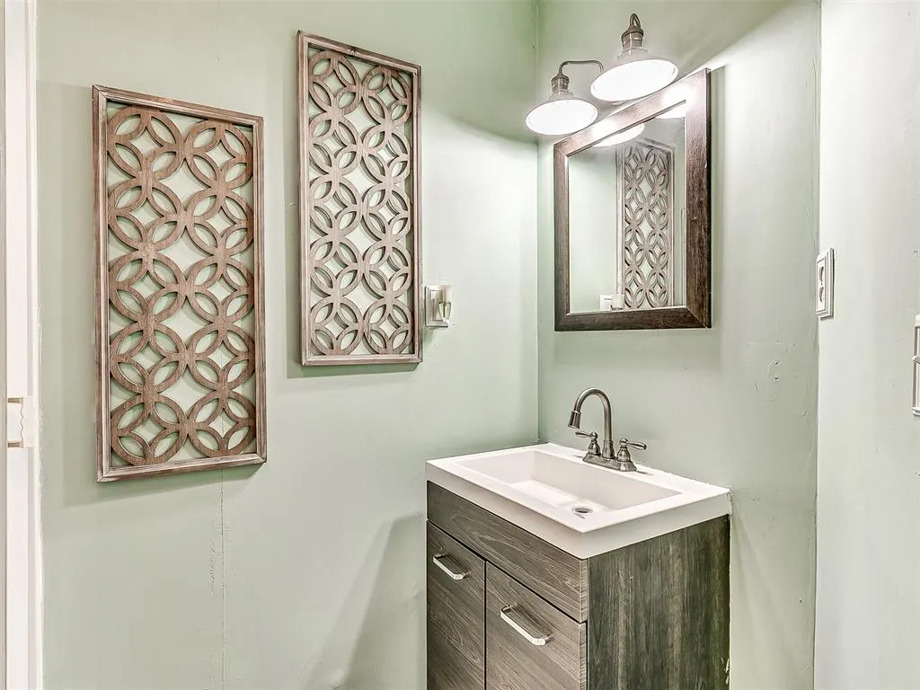 Photo 35 — 418 W Grimes Avenue, Cashion, OK 73016