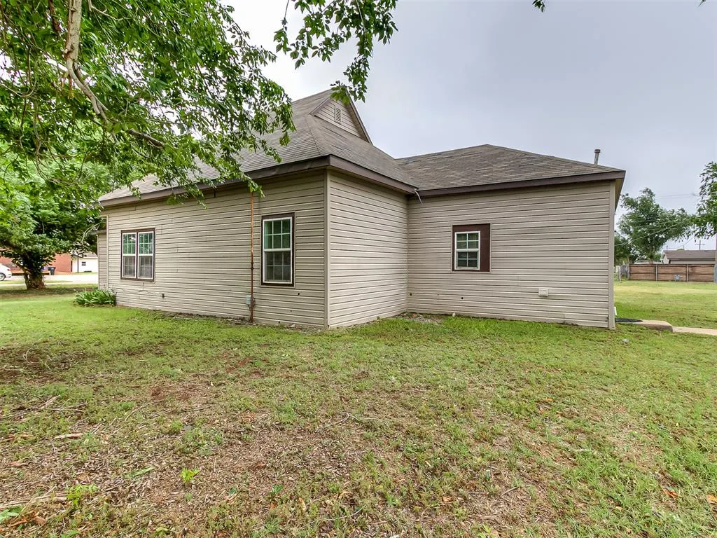 Photo 37 — 418 W Grimes Avenue, Cashion, OK 73016