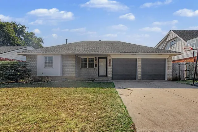 Photo 2 — 1317 Lawton Avenue, Moore, OK 73160