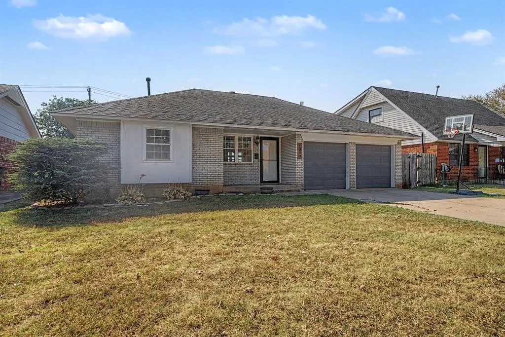 Photo 3 — 1317 Lawton Avenue, Moore, OK 73160