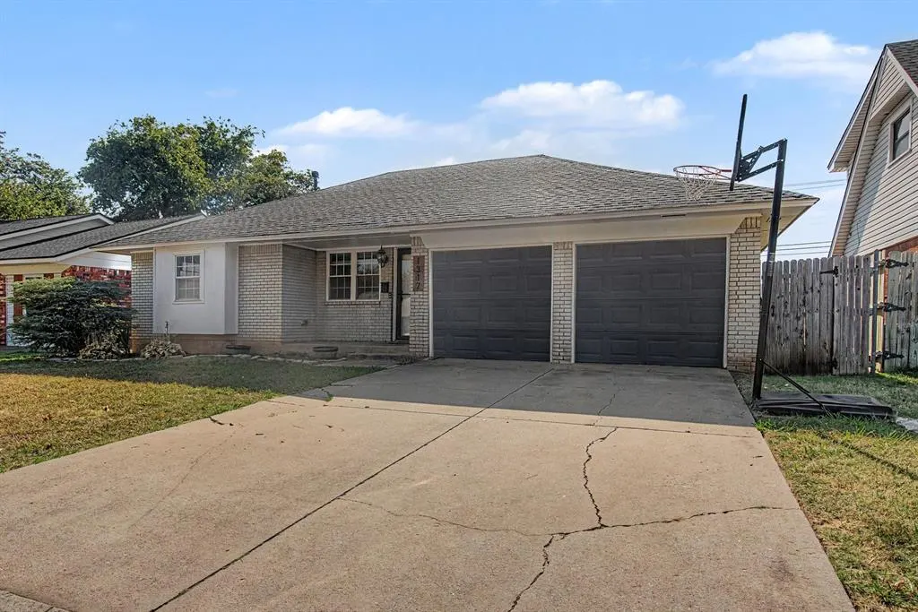 Photo 4 — 1317 Lawton Avenue, Moore, OK 73160