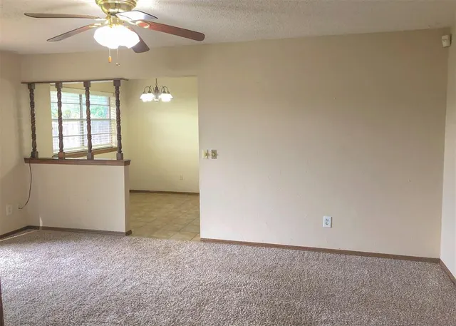 Photo 4 — 720 Robin Hill Road, Edmond, OK 73003