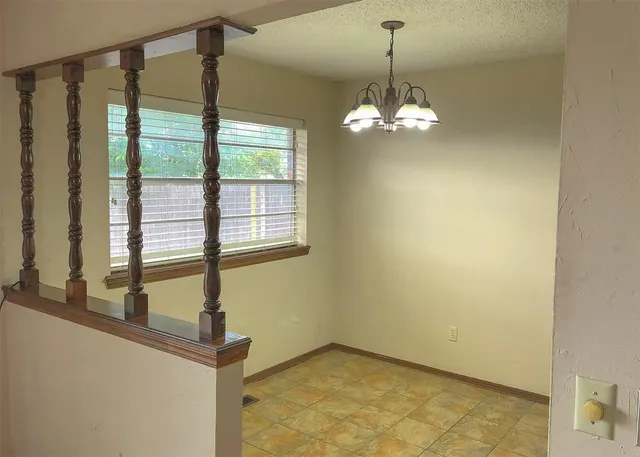 Photo 7 — 720 Robin Hill Road, Edmond, OK 73003