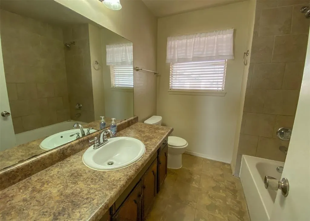 Photo 16 — 720 Robin Hill Road, Edmond, OK 73003