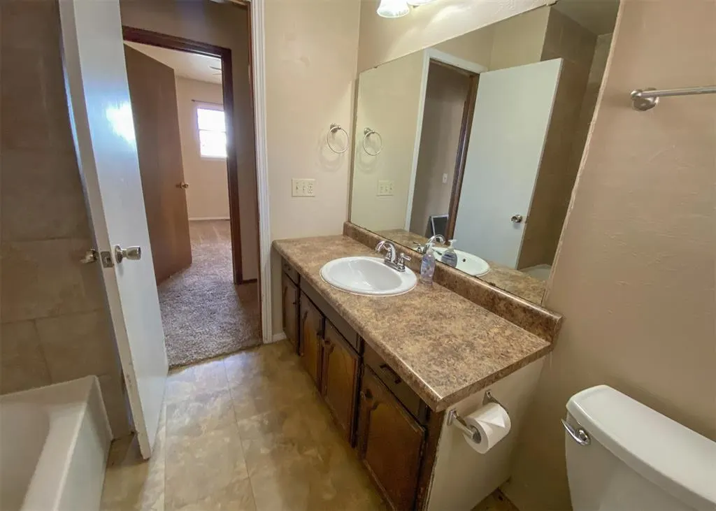 Photo 17 — 720 Robin Hill Road, Edmond, OK 73003
