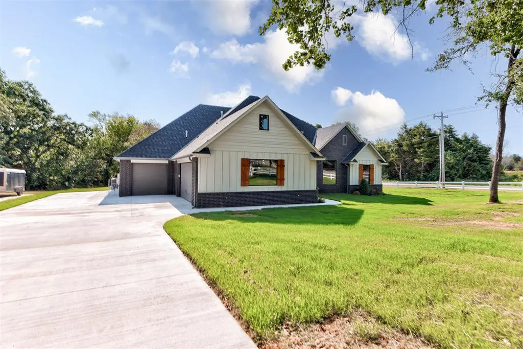 Photo 3 — 30 N Oaks Road, Harrah, OK 73045