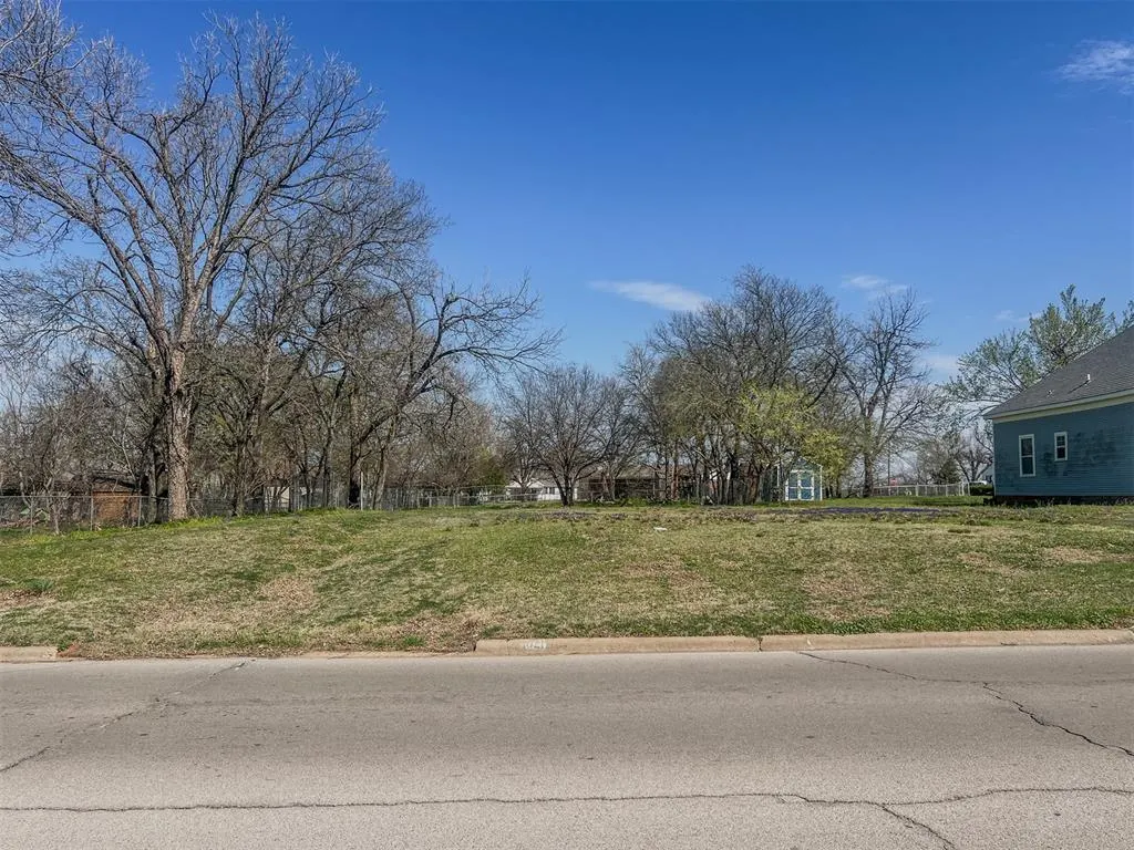 Photo 2 — 1021 S 6th Street, Chickasha, OK 73018