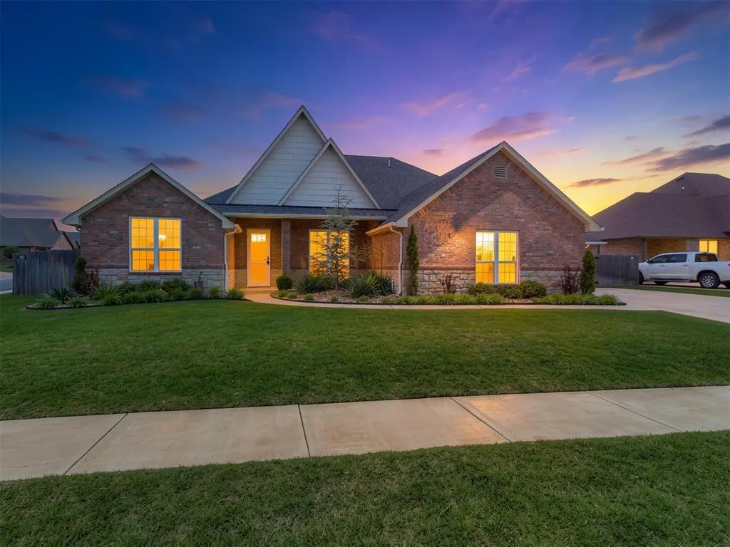 Photo 2 — 3125 Mackenzie Avenue, Edmond, OK 73013