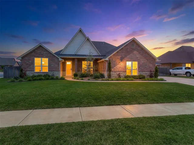 Photo 2 — 3125 Mackenzie Avenue, Edmond, OK 73013