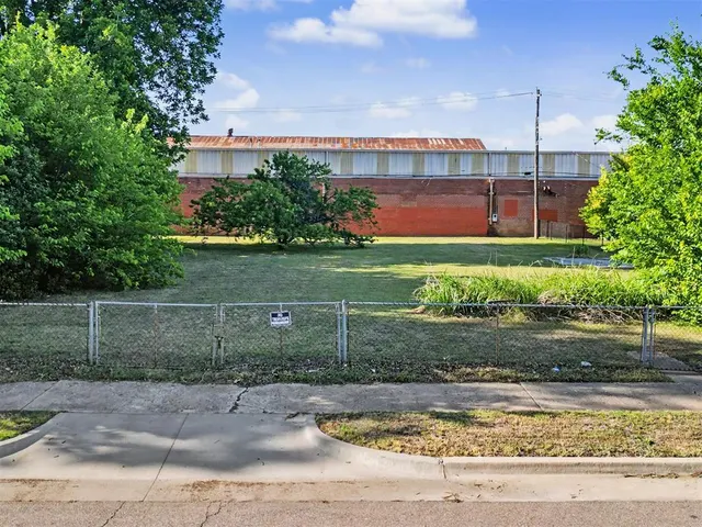 Photo 6 — NW 4th Street, Oklahoma City, OK 73106