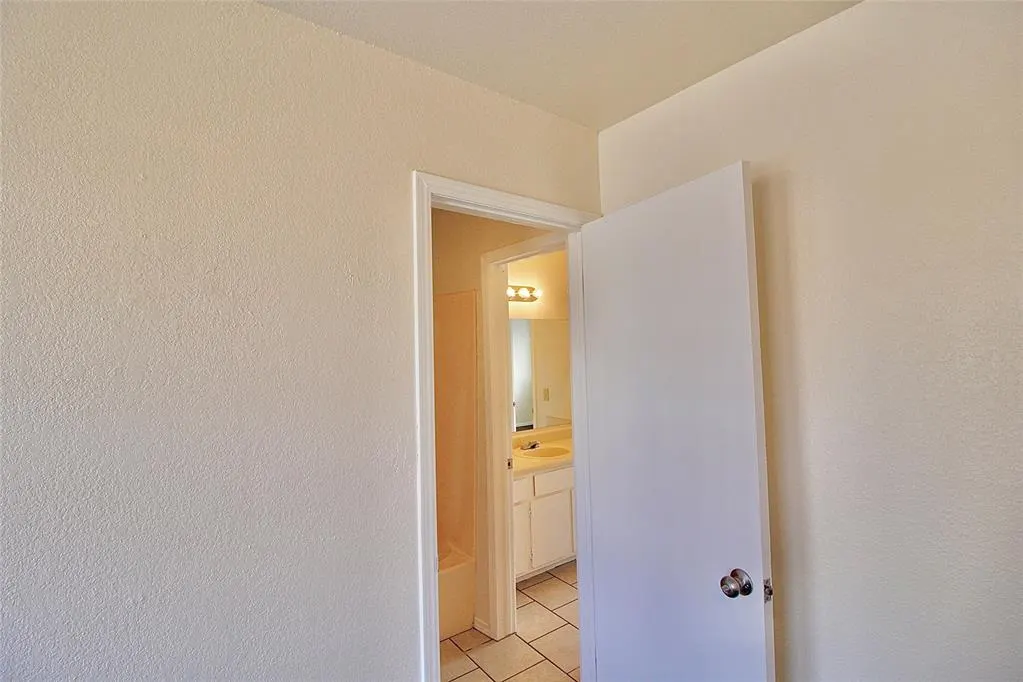 Photo 4 — 2336 Heatherfield Lane, Norman, OK 73071