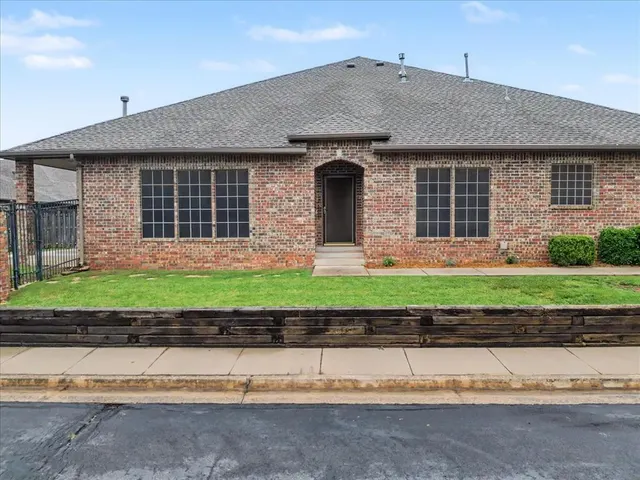 Front exterior — 1641 Laurel Drive, Edmond, OK 73003