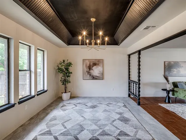Photo 5 — 901 NE 6th Street, Moore, OK 73160