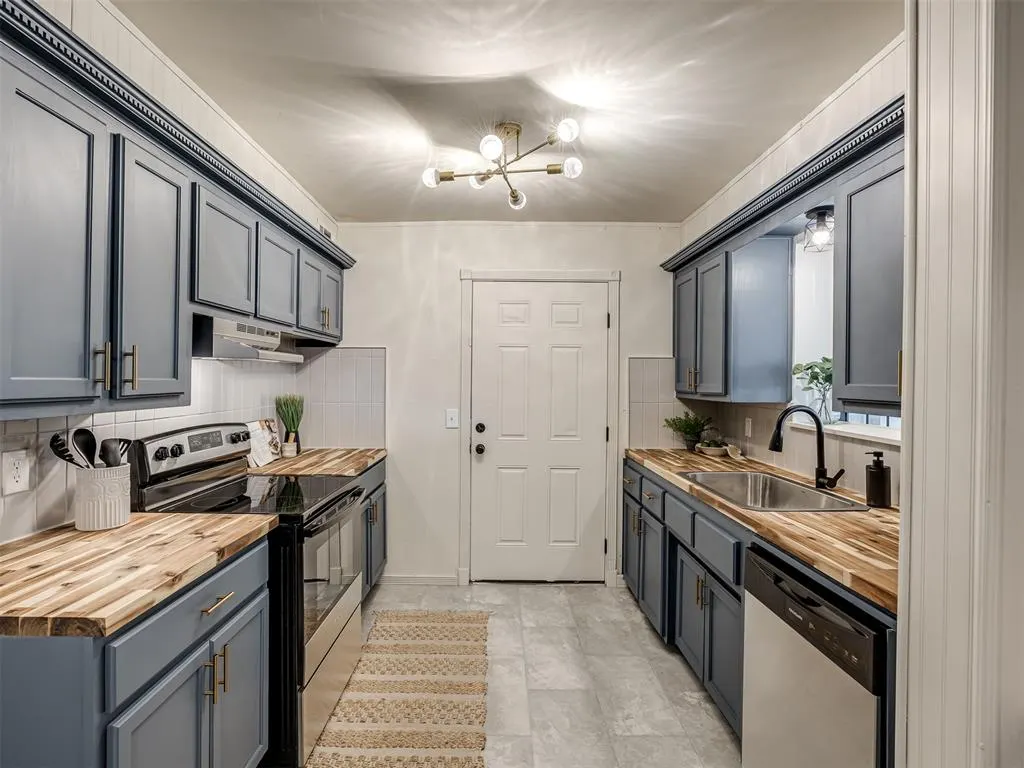 Photo 8 — 901 NE 6th Street, Moore, OK 73160