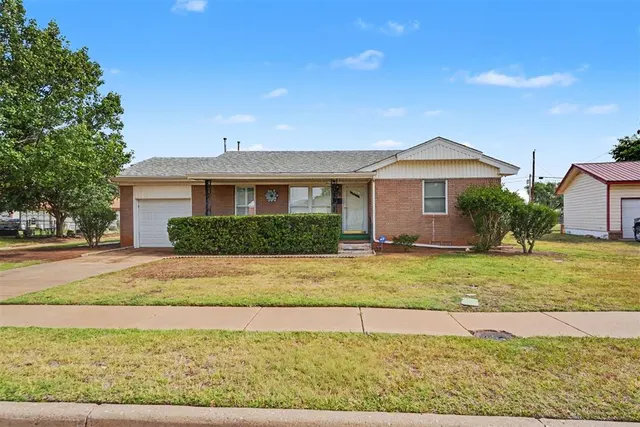 Front exterior — 1213 Karen Drive, Altus, OK 73521