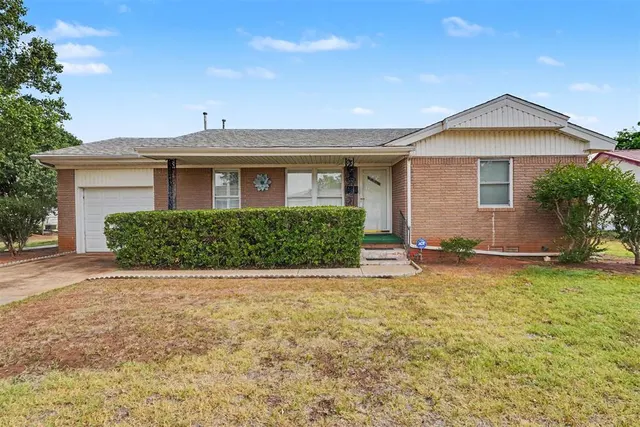 Photo 2 — 1213 Karen Drive, Altus, OK 73521