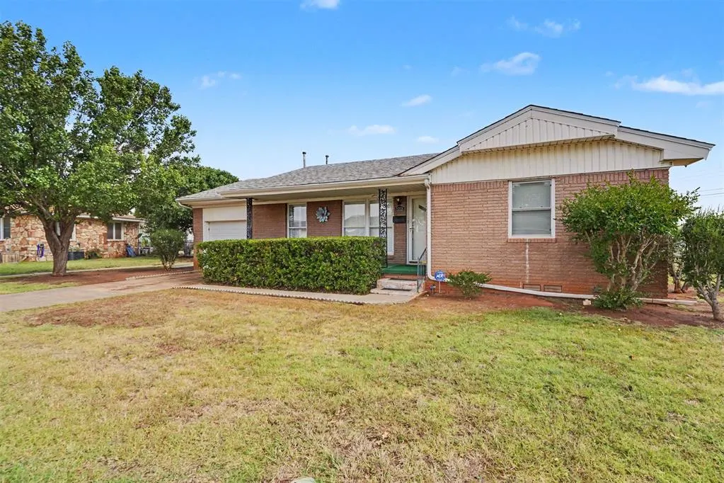 Photo 3 — 1213 Karen Drive, Altus, OK 73521