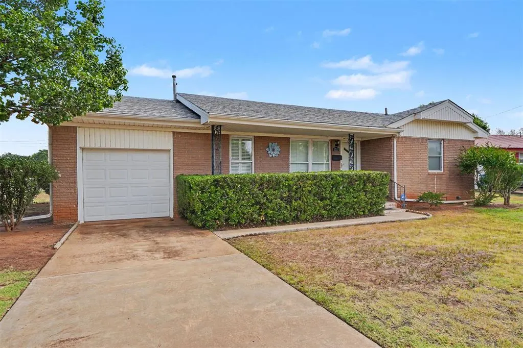 Photo 5 — 1213 Karen Drive, Altus, OK 73521