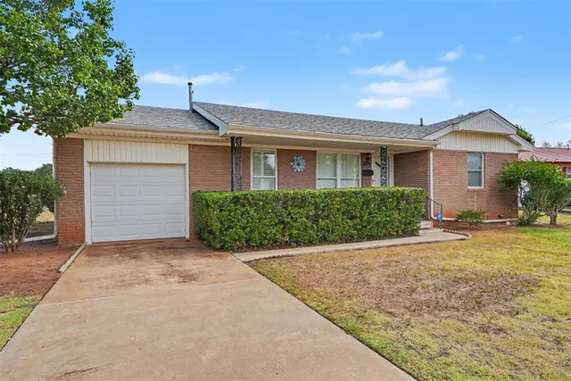 Photo 5 — 1213 Karen Drive, Altus, OK 73521