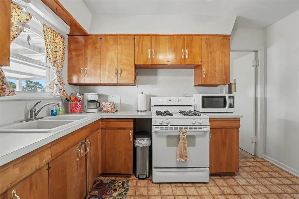 Photo 14 — 1213 Karen Drive, Altus, OK 73521