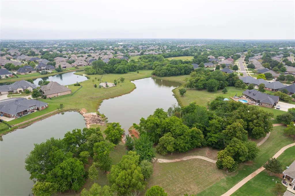 Photo 7 — 15525 Swallowtail Road, Edmond, OK 73013