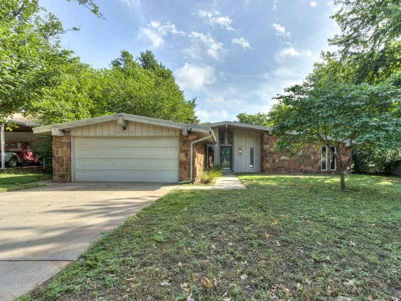 Front exterior — 605 Park Drive, Yukon, OK 73099